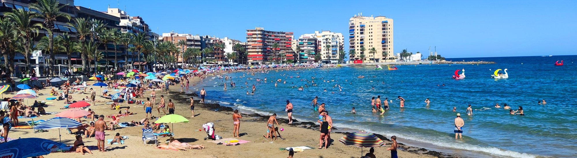 el cura beach with full of people